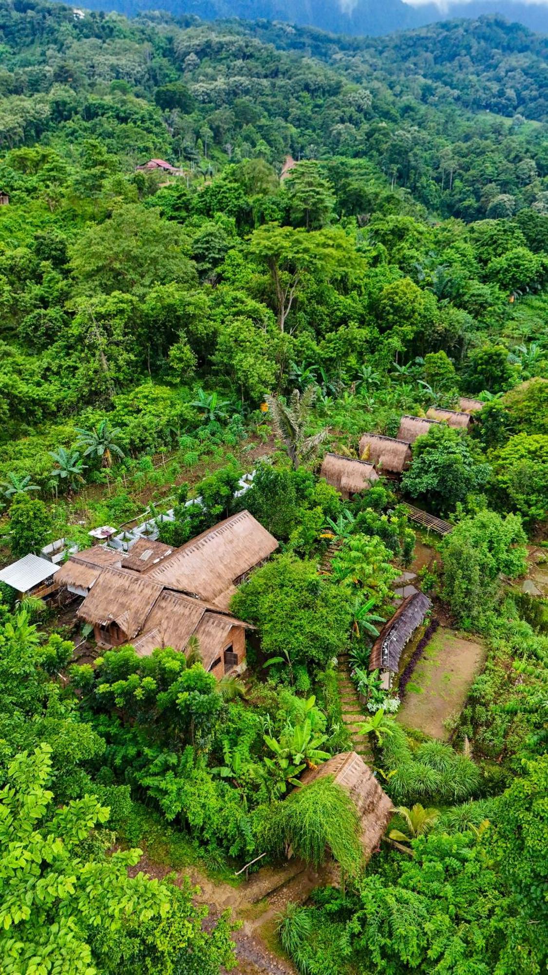 Sten Lodge Labuan Bajo Exterior foto